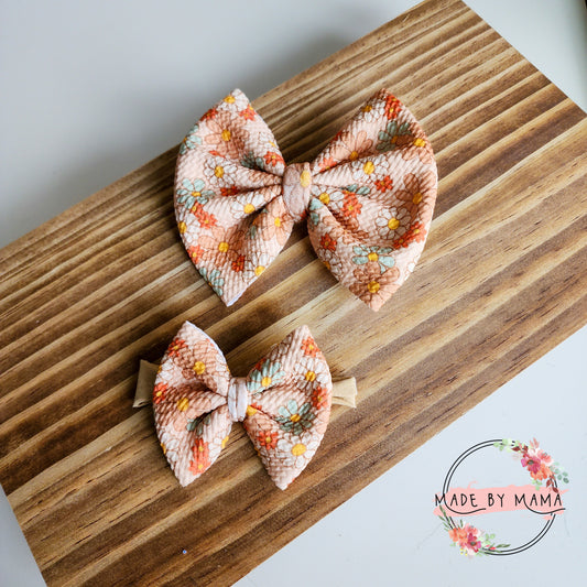 Vintage Floral Bullet Bow